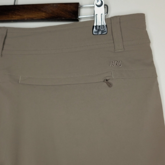 Lucy Women's Light Tan Athletic Casual Khaki Outdoor Hiking Shorts Size Large - Picture 13 of 14